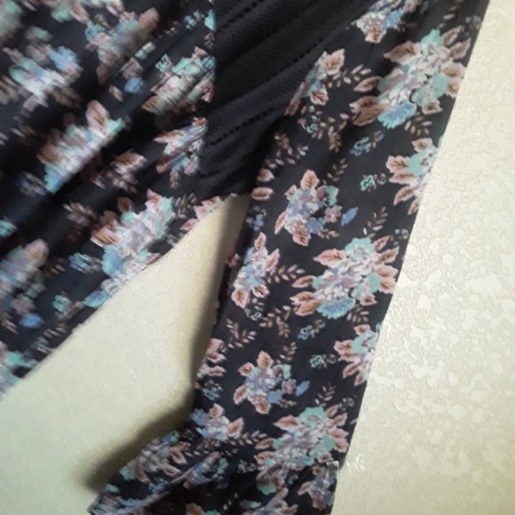 Adorable Long Sleeve Mini Floral Volcom Dress Size Medium - Picture 10 of 10